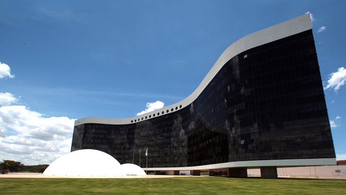 Juristas-e-entidades-comentam-absolvicao-da-chapa-Dilma-Temer-pelo-TSE