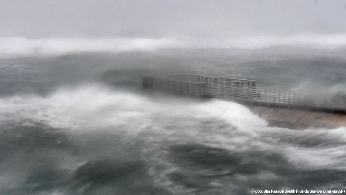 Furacão Irma perde força e volta à categoria 1 antes de chegar a Tampa na Flórida