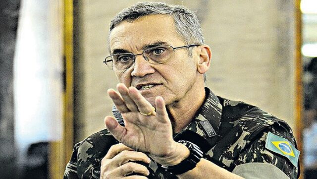 comandante do exercito rddimensionado