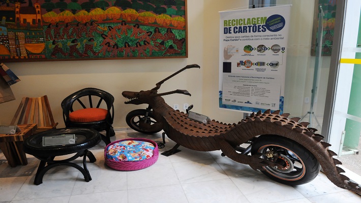 11 Reciclagem é tema de exposição no Ministério