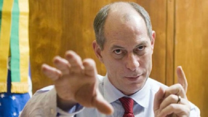 Ciro chama promotora que pediu investiga o contra ele de filho