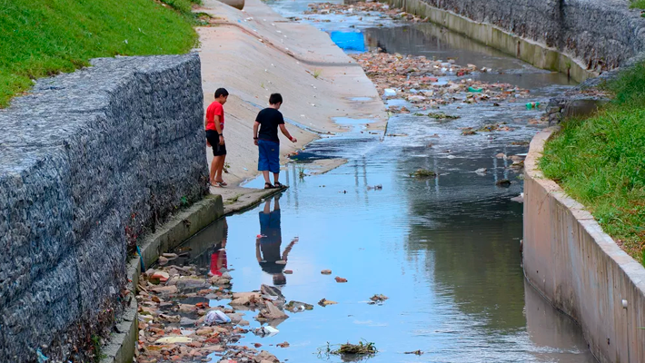 Estudo-diz-que-uma-em-cada-quatro-brasileiras-não-tem-água-tratada