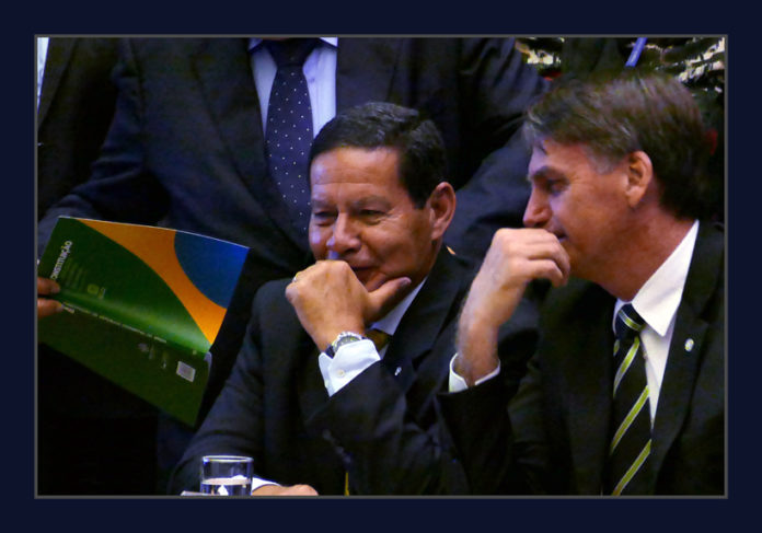 Mourao_Bolsonaro_30Anos_Constituicao_5B-696×487 (1)
