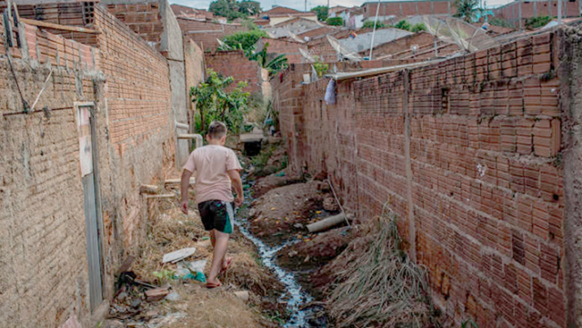 Saneamento-parado-é-trava-para-Bolsonaro-romper-fila-de-100-milhões-sem-esgoto