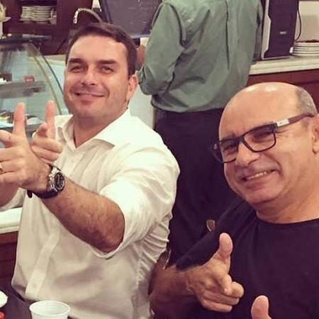 flavio-bolsonaro-e-seu-ex-assessor-fabricio-queiroz-1545416060381_v2_450x450