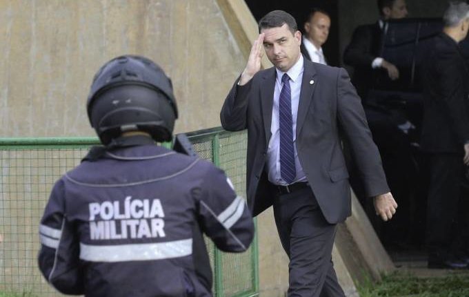 flavio-bolsonaro-fabio-rodrigues-pozzebom-abr-680×430