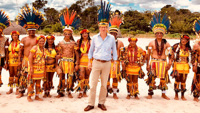 Na-Amazônia,-ministro-do-meio-ambiente-visita-indígenas-que-arrendam-terra-para-plantio-de-transgênicos