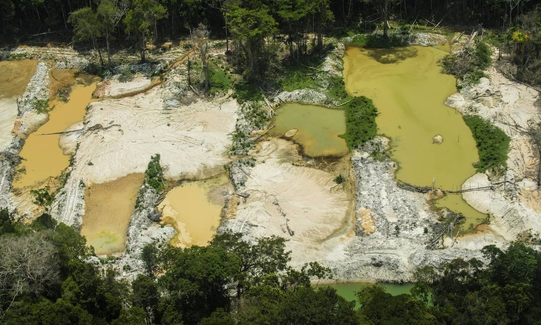 x85758695_Overflown-by-the-state-of-Para-in-2019-it-records-illegal-mining-illegal-logging-disast.jpg.pagespeed.ic.Yc8siBSK5X (1)