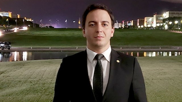 Banner-Celio-vai-a-Justica-para-barrar-espionagem-do-Planalto-e-ter-acesso-a-relatorios