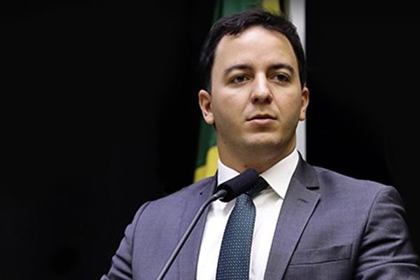 Banner-Em-mais-um-gesto-de-dialogo-Celio-assina-pacto-pela-juventude