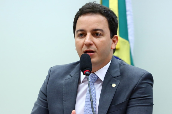 banner-Deputado-aciona-Justica-e-Congresso-para-derrubar-liberacao-de-mais-42-agrotoxicos