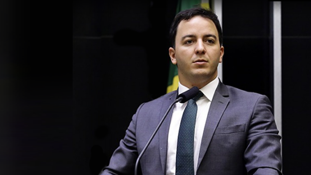 Célio-cobra-de-Salles-esclarecimentos-sobre-escândalo-envolvendo-apreensão-de-madeira