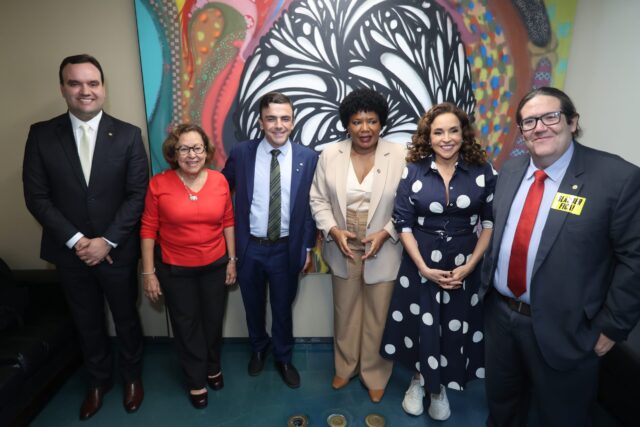 Aliel Machado recebe artistas na Comissão de Cultura e destaca importância do setor