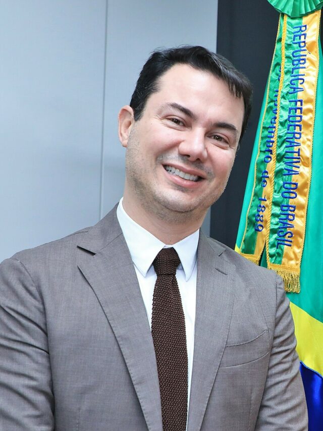 Deputado_Clodoaldo_Magalhães_em_2023