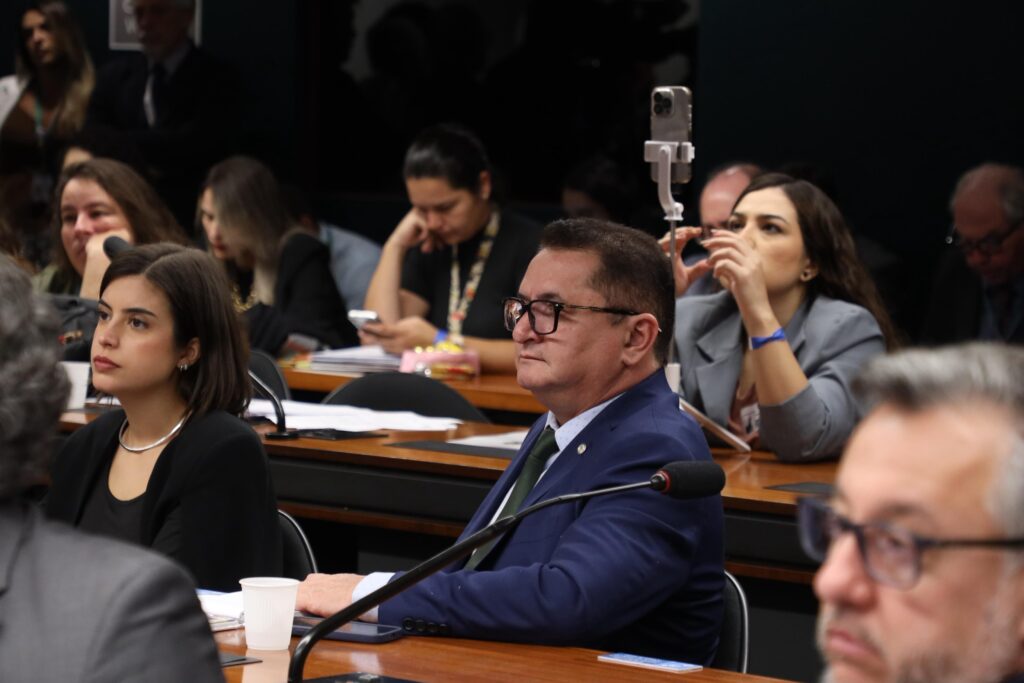 Veras tem parecer aprovado na Comissão de Educação para combater fraudes em cotas raciais