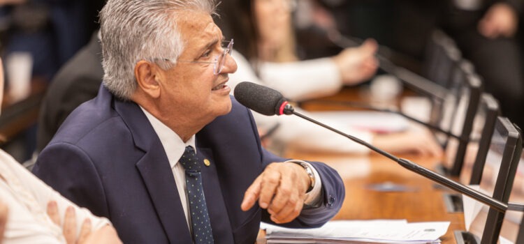 Bacelar celebra aprovação do fim da escala 6x1 na CCJ e defende avanço da proposta