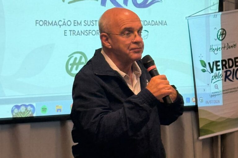 Eduardo Bandeira de Melo palestrando no ciclo de formação Verde Pelo Rio